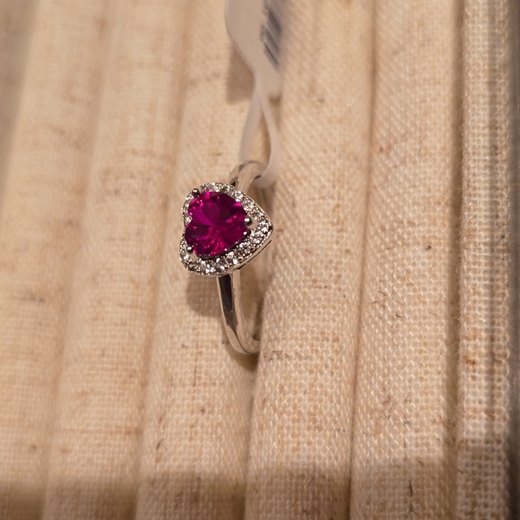 KOHLS STERLING SILVER LAB CREATED HEART SHAPED RUBY & WHITE SAPPHIRE RING SIZE 7 - Picture 4 of 16